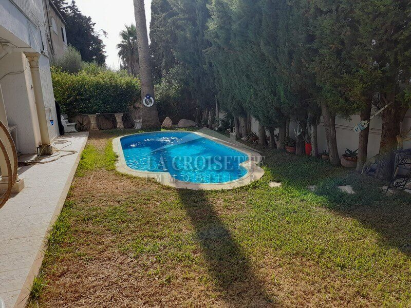 Villa S+5 avec piscine à Gammarth 